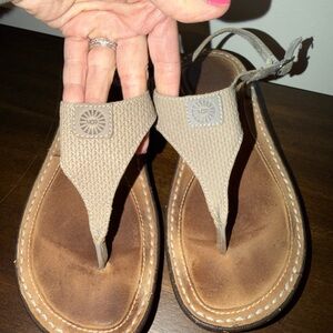 UGG Women’s Sefina Thong Buckle Strap Sandals Tan Leather Size 7